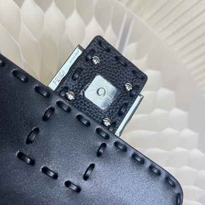 フェンディバッグ素材ディテール